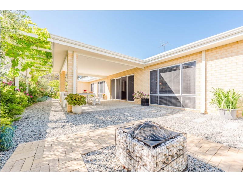 9 Moonbooli Street, Forrestfield WA 6058