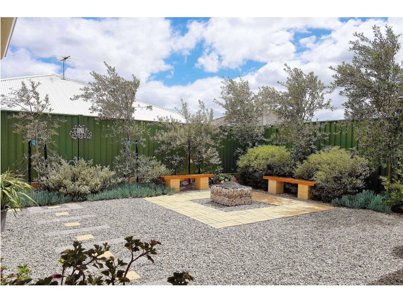 9 Moonbooli Street, Forrestfield WA 6058