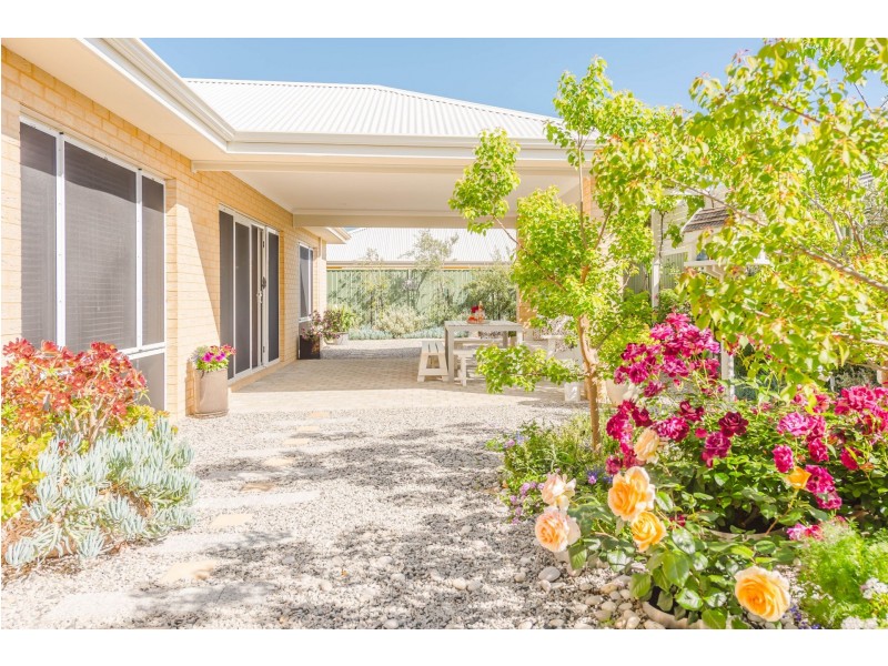 9 Moonbooli Street, Forrestfield WA 6058