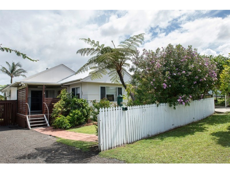 20 First Ave, Labrador QLD 4215