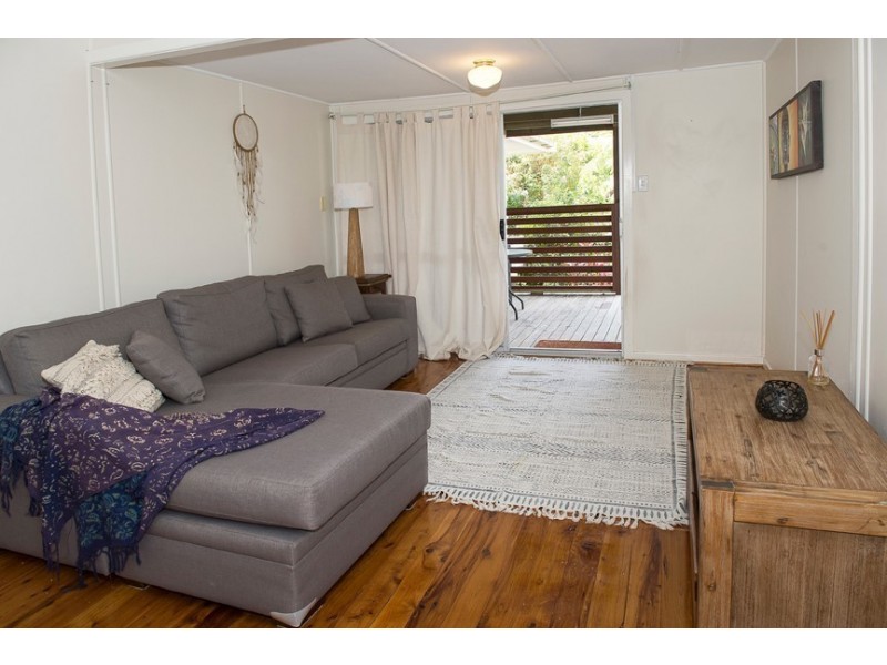 20 First Ave, Labrador QLD 4215