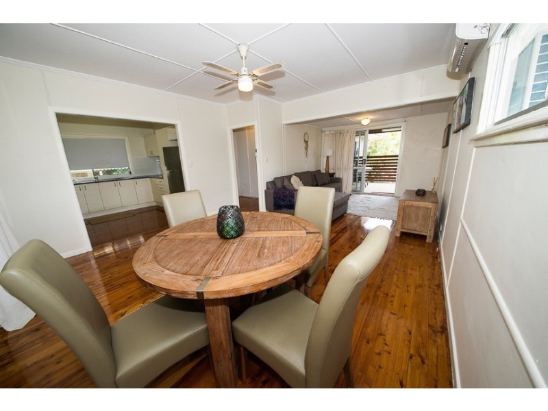 20 First Ave, Labrador QLD 4215