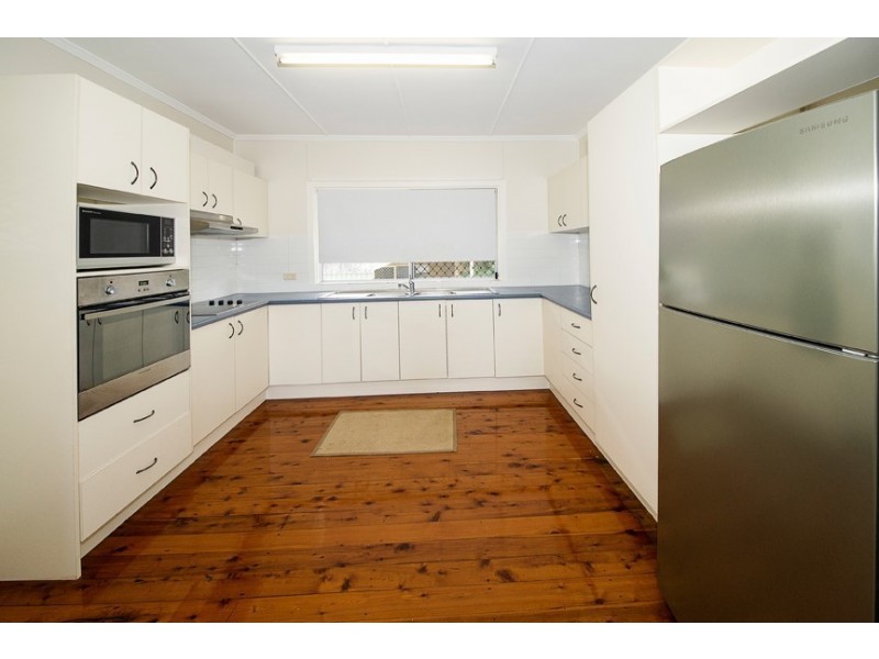 20 First Ave, Labrador QLD 4215