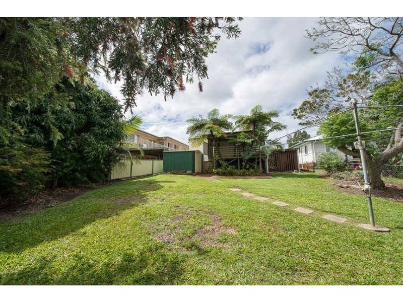 20 First Ave, Labrador QLD 4215