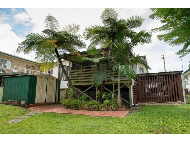 20 First Ave, Labrador QLD 4215