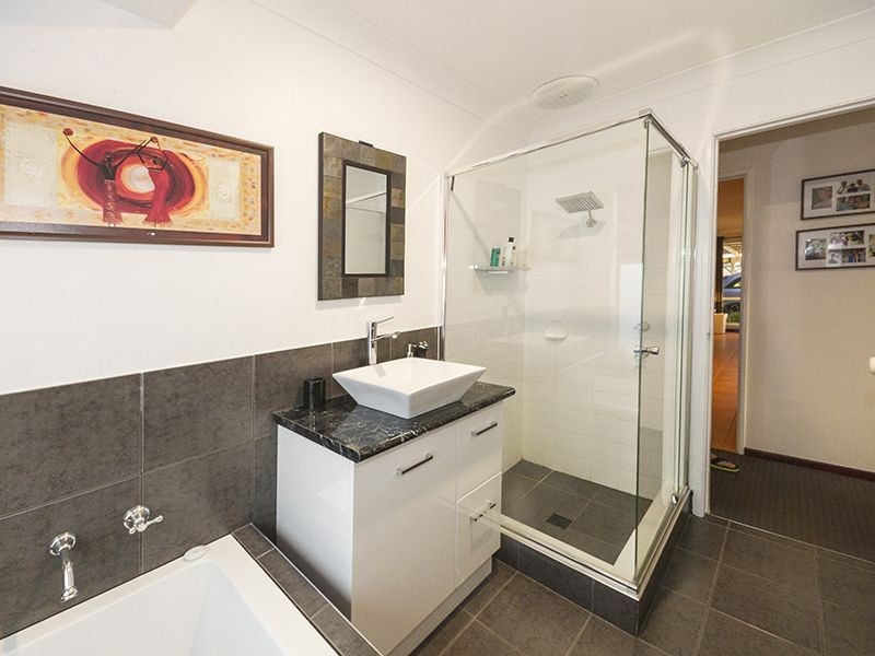 5 Alloway Place, Seville Grove WA 6112