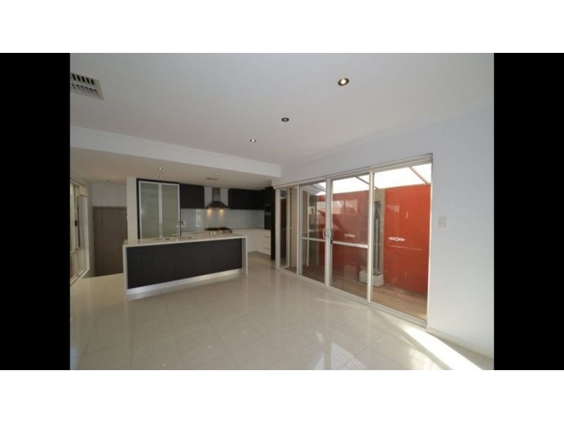 20 Ocean Falls Boulevard, Mindarie WA 6030