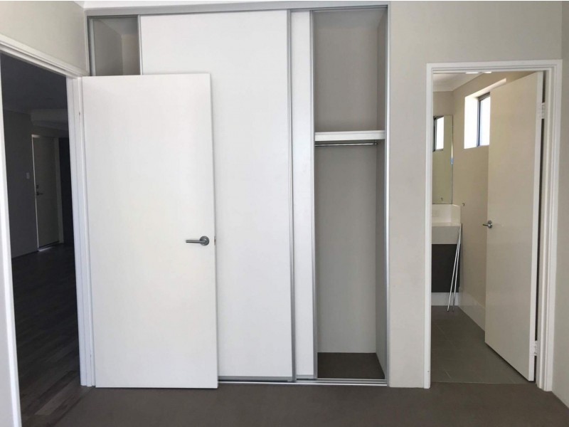 2/292 Surrey Road, Kewdale WA 6105