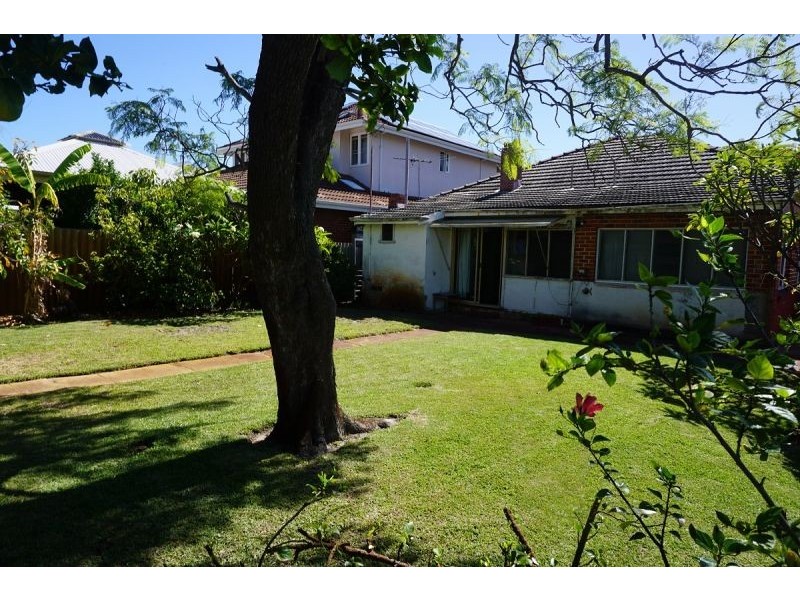 142 Holland Street, Wembley WA 6014