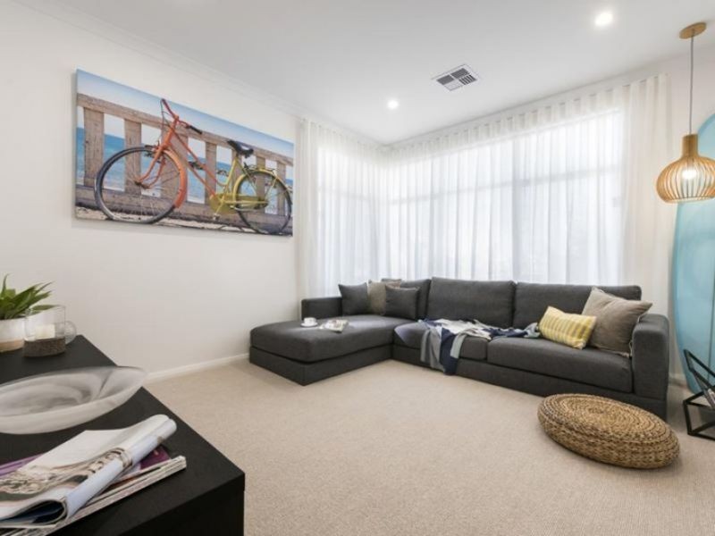 5 Charleston Road, Eglinton WA 6034