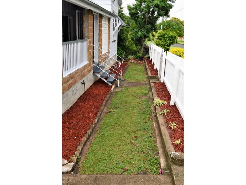 8 McLean Street, North Ipswich QLD 4305