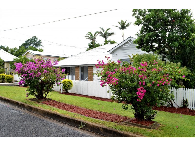 8 McLean Street, North Ipswich QLD 4305