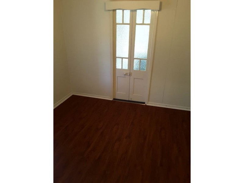 8 McLean Street, North Ipswich QLD 4305