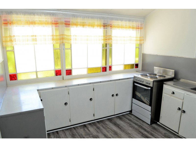 8 McLean Street, North Ipswich QLD 4305