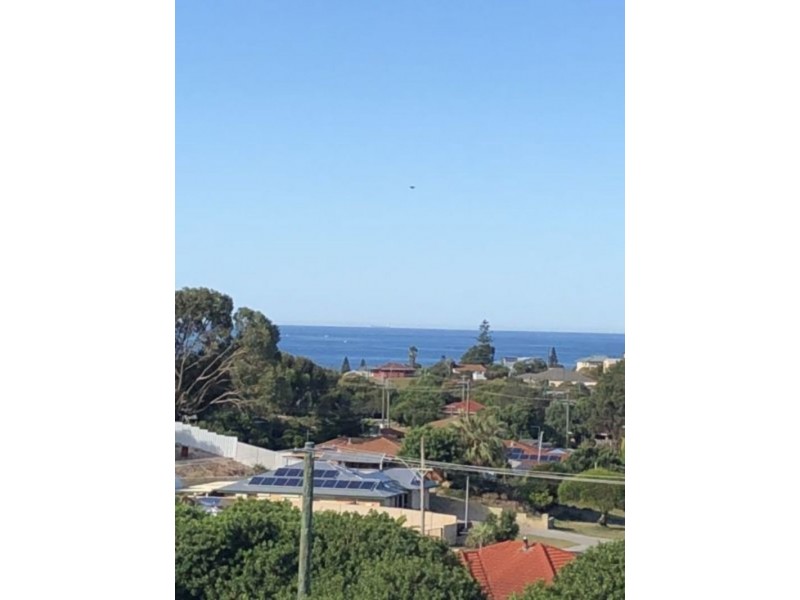 7 Chester Ave, Two Rocks WA 6037