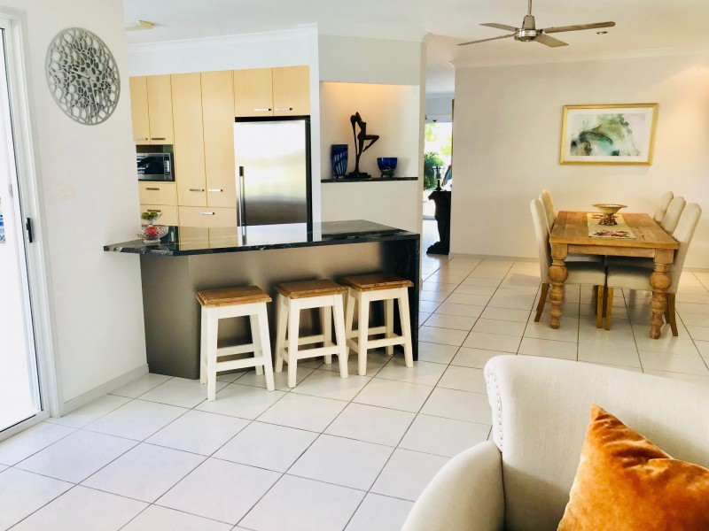 4 Magnetic Street, Parrearra QLD 4575