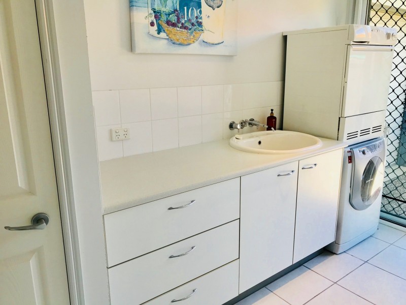 4 Magnetic Street, Parrearra QLD 4575