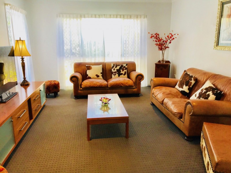 4 Magnetic Street, Parrearra QLD 4575