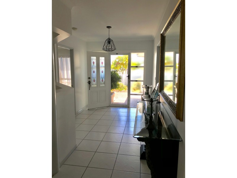 4 Magnetic Street, Parrearra QLD 4575