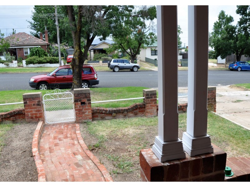 110 Peel St, Bathurst NSW 2795