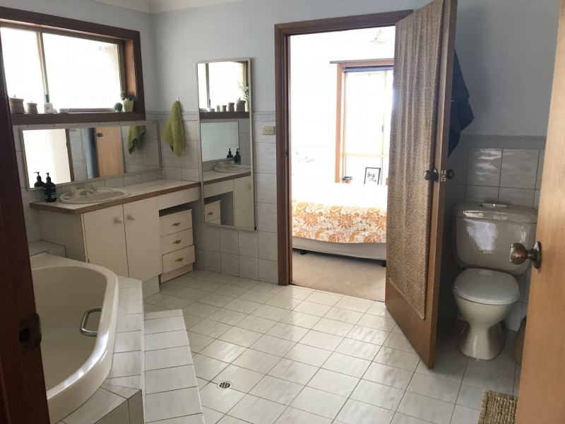 4 Whiting street, Seacombe Heights SA 5047