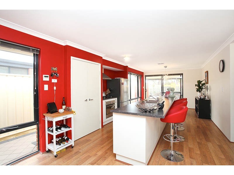 2/2 Briza Lane, Forrestfield WA 6058