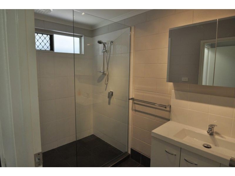 88 Swallow St, Mooroobool QLD 4870