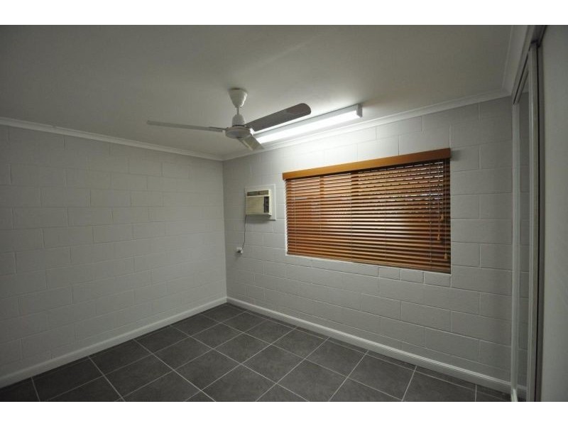 88 Swallow St, Mooroobool QLD 4870