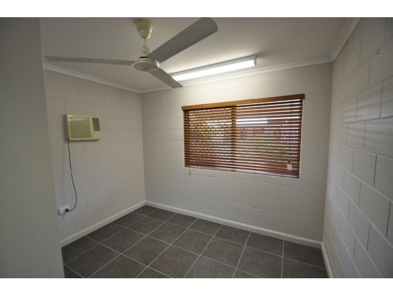 88 Swallow St, Mooroobool QLD 4870