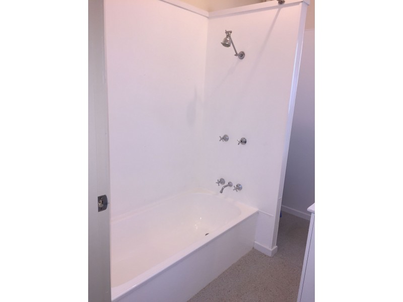 177 South Station Road, Silkstone QLD 4304