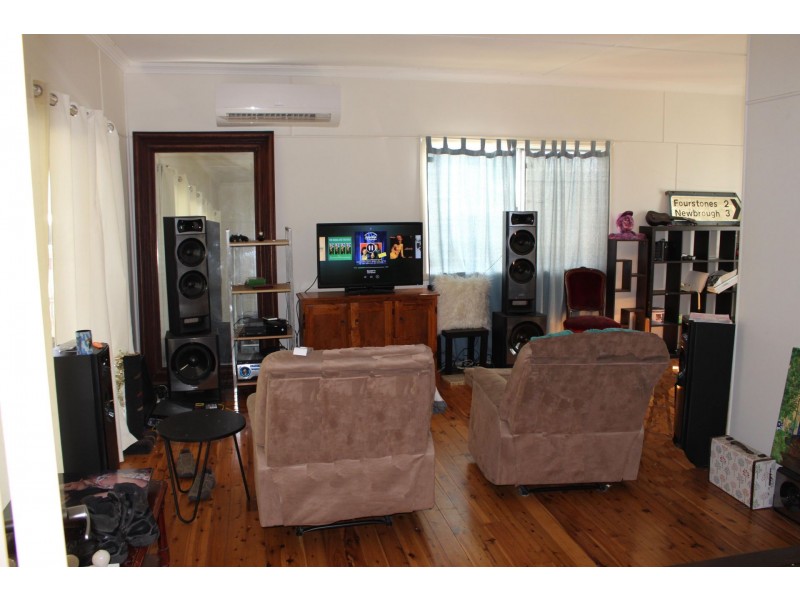 177 South Station Road, Silkstone QLD 4304