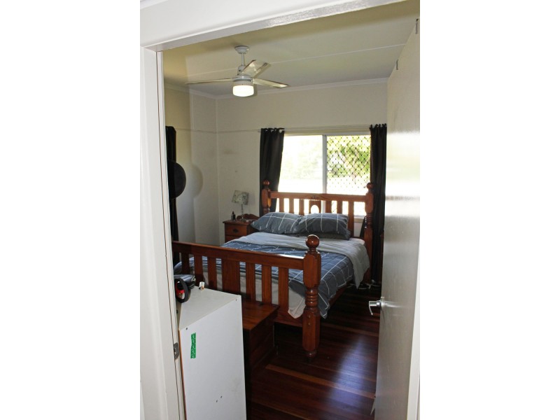 177 South Station Road, Silkstone QLD 4304