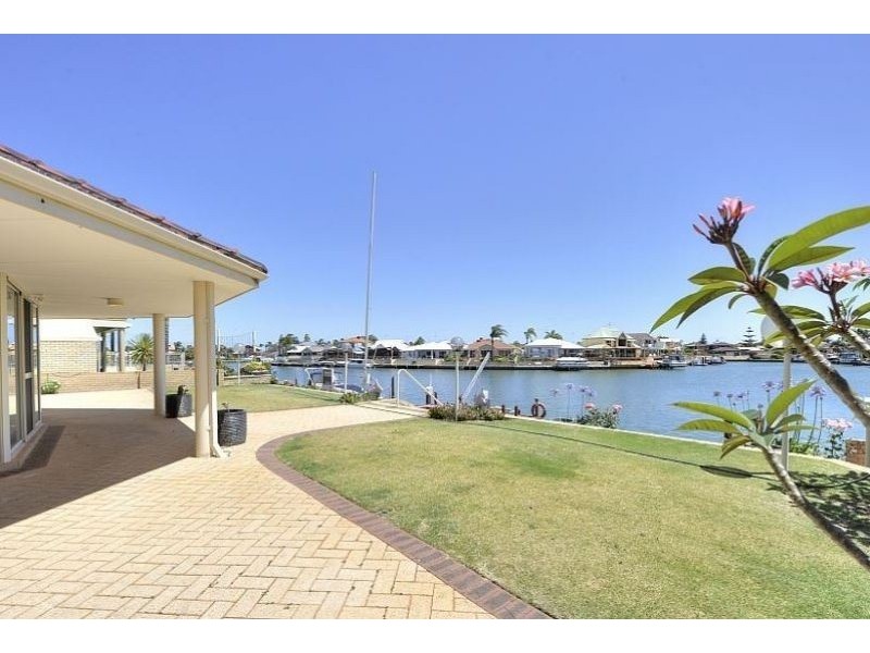 14 Warren Place, Dudley Park WA 6210