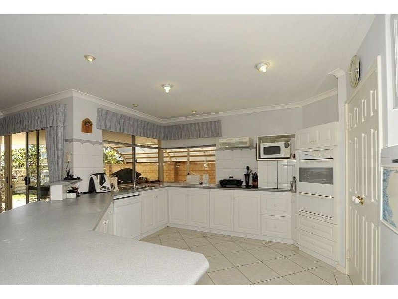 14 Warren Place, Dudley Park WA 6210