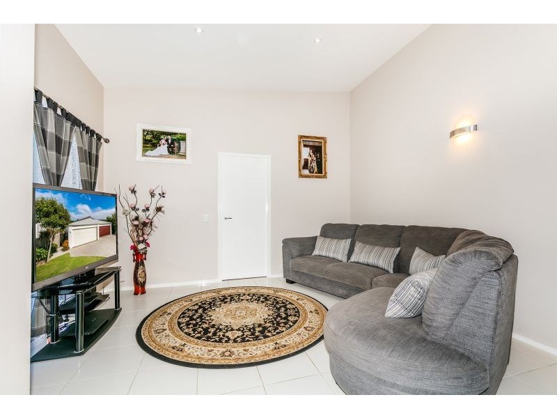 2/64 Castile Crescent, Edens Landing QLD 4207