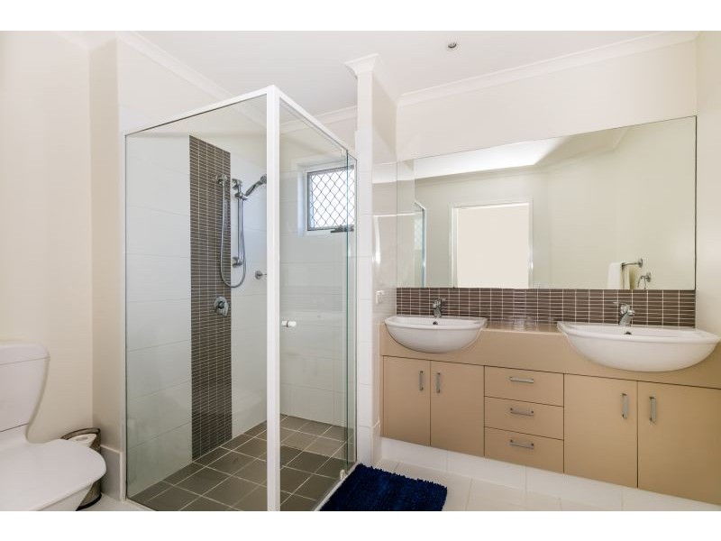 2/64 Castile Crescent, Edens Landing QLD 4207