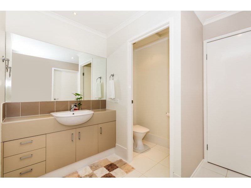 2/64 Castile Crescent, Edens Landing QLD 4207