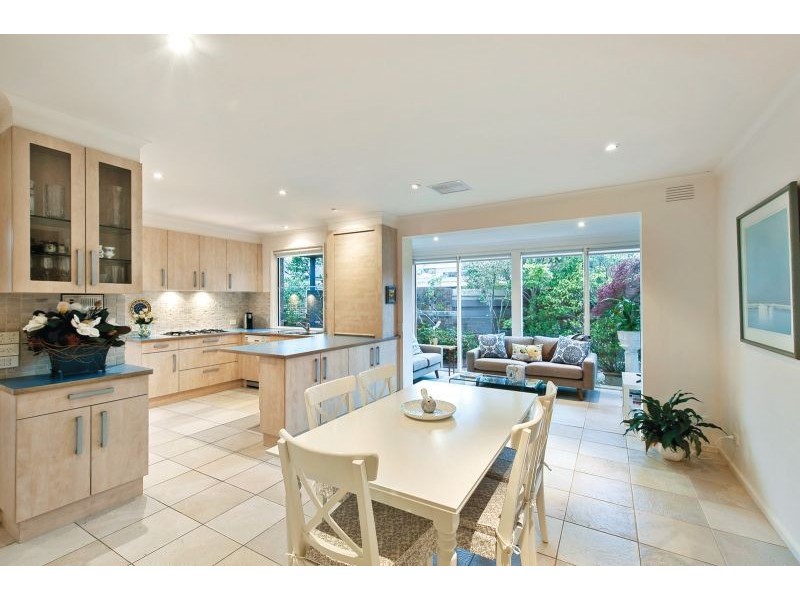 11 Black, Brighton VIC 3186