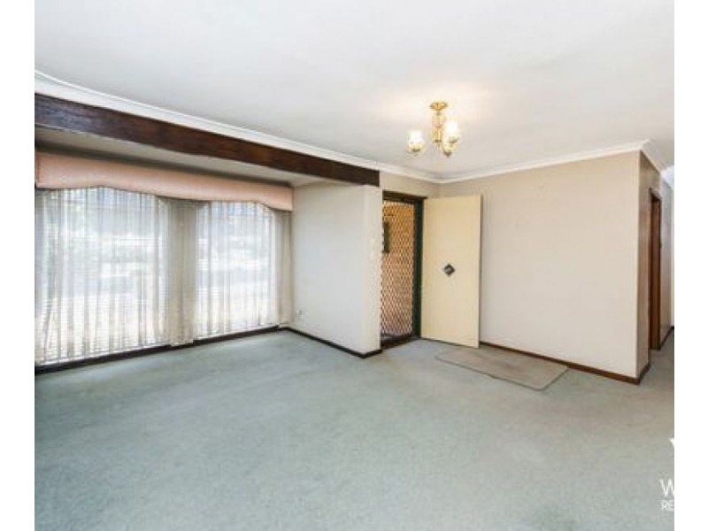 40 Whiteside St, Cloverdale WA 6105