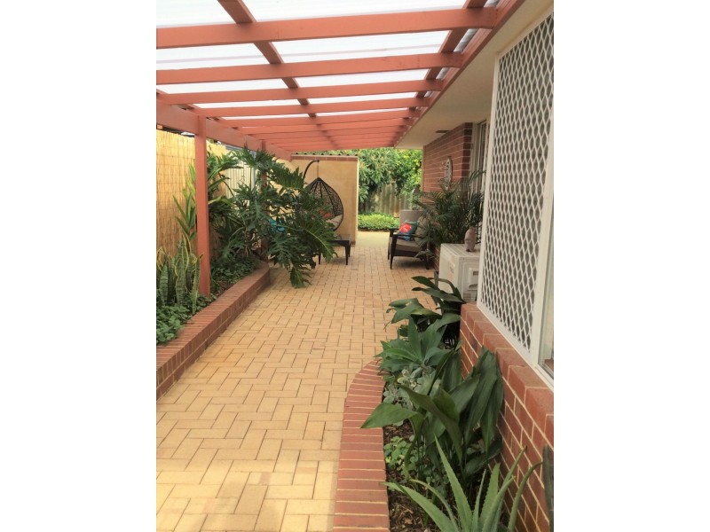 1 Arrowrock Retreat, Greenfields WA 6210