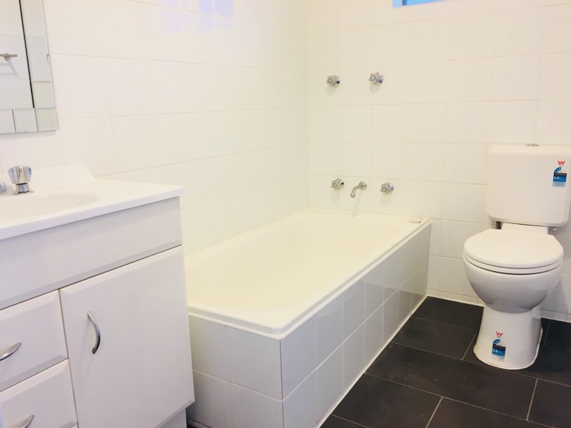 12 Melinda Grove, Lake Heights NSW 2502