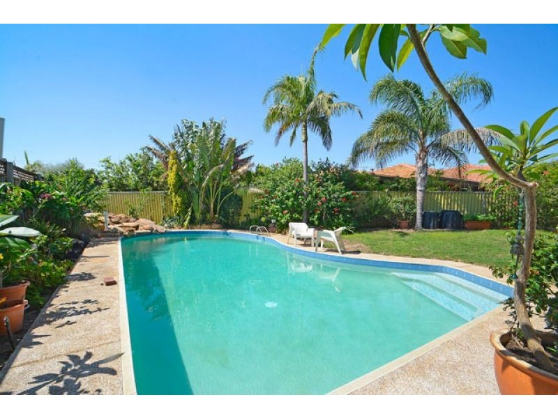 7 Suiza Place, Carine WA 6020