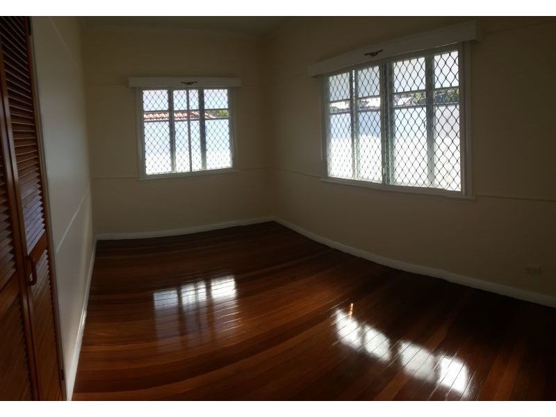 81 Woodhill Ave, Coorparoo QLD 4151