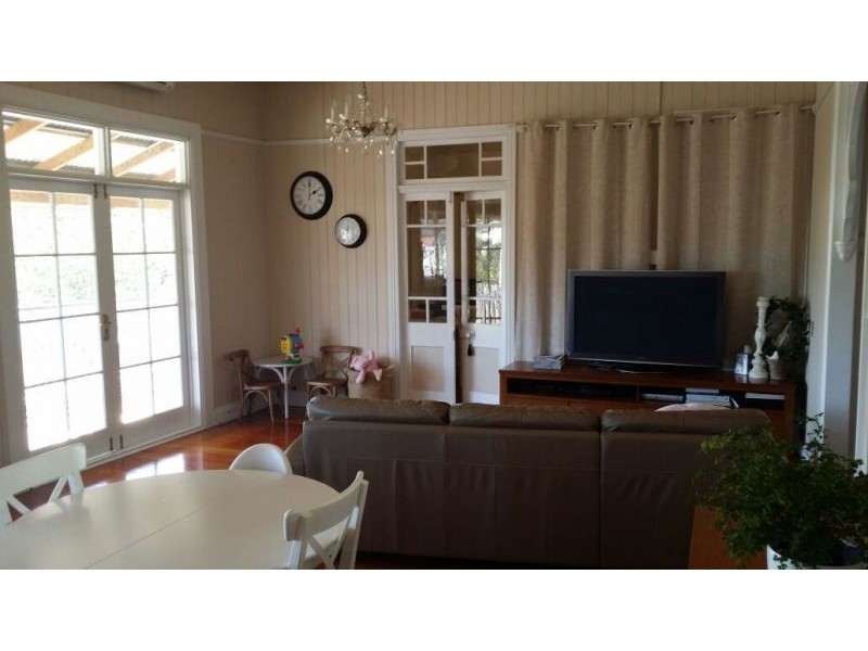 53 Frank St, Norman Park QLD 4170