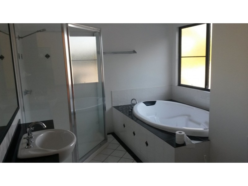 65 Holland St, Wongaling Beach QLD 4852