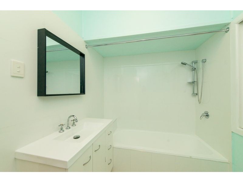 159 South Station Road, Silkstone QLD 4304