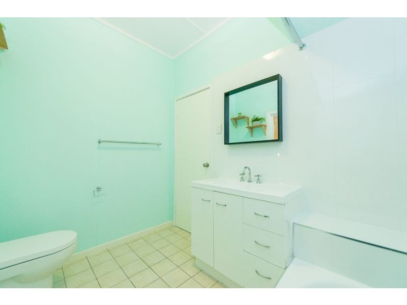 159 South Station Road, Silkstone QLD 4304