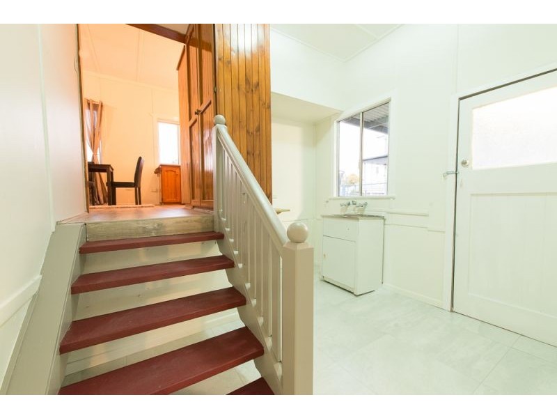 159 South Station Road, Silkstone QLD 4304