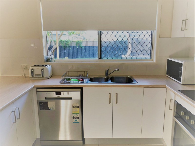 41 Alec Avenue, Mermaid Waters QLD 4218