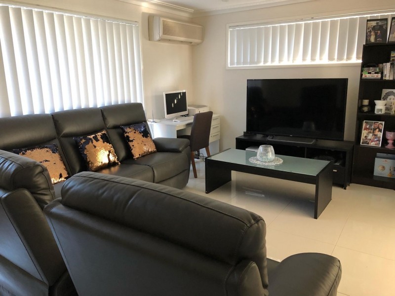 41 Alec Avenue, Mermaid Waters QLD 4218